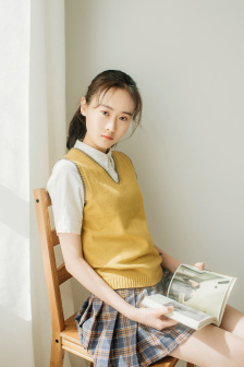 男人手伸进我内衣揉我胸